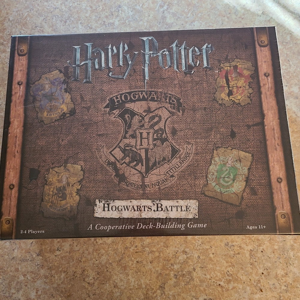 NWT Usaopoly Harry Potter Hogwarts Hogwarts Battle-A Deck-Building Card Game